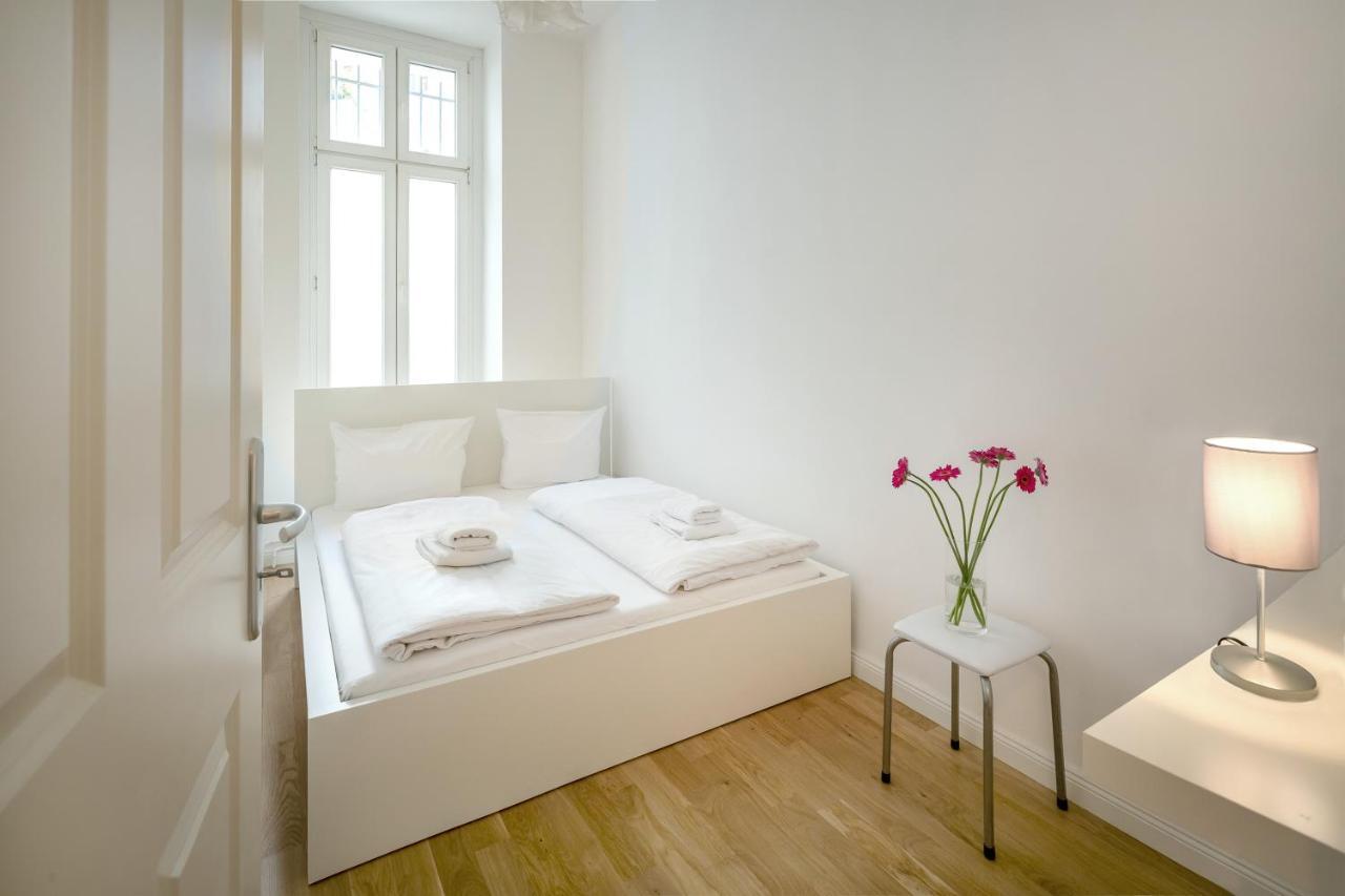 Newton-Appartement Mit 3 Schlafzimmern Berlin Dış mekan fotoğraf